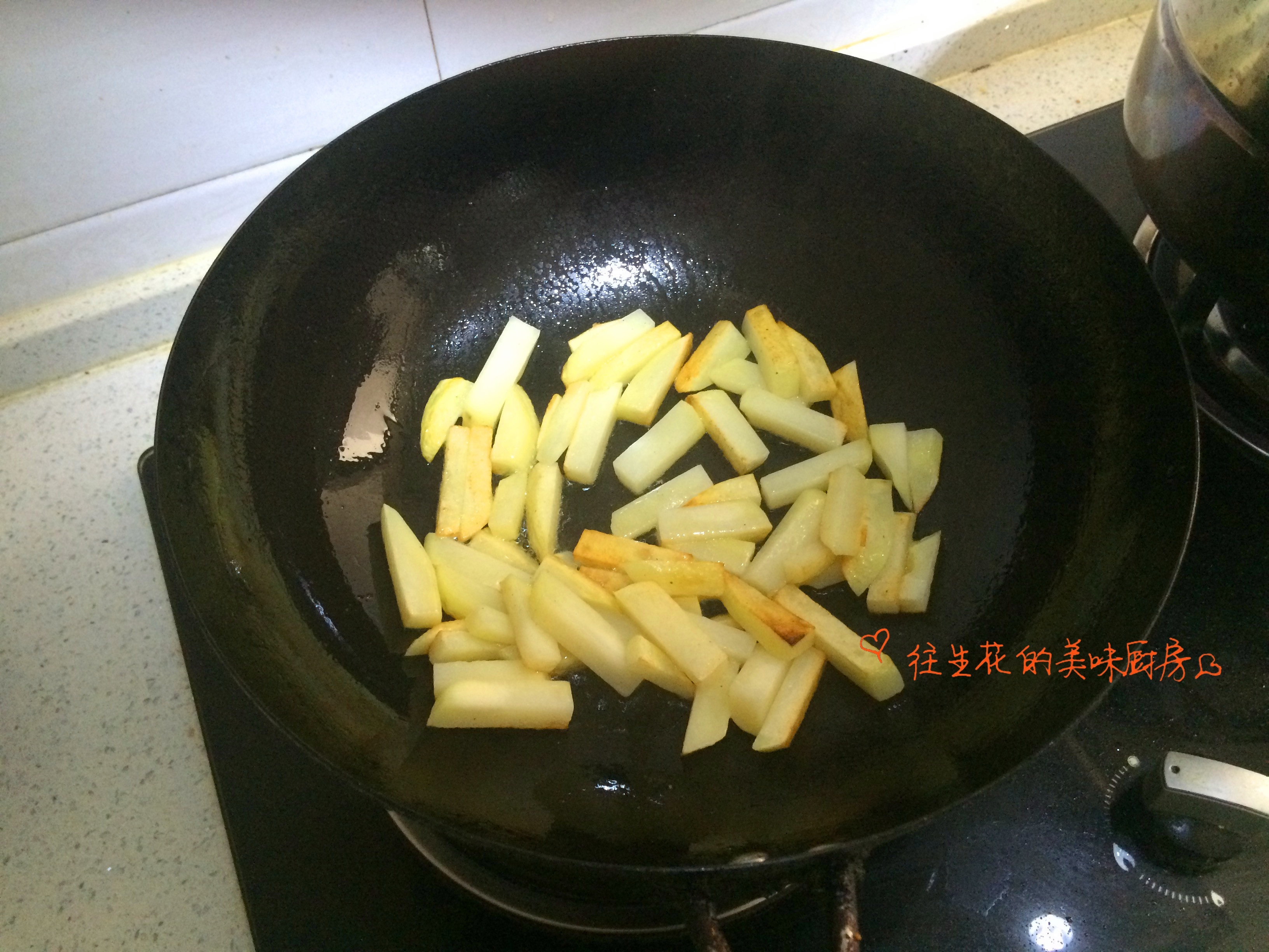 干炒蒜苔土豆條的做法 步骤3