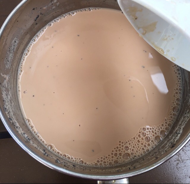 焦糖奶茶快手版的做法 步骤3