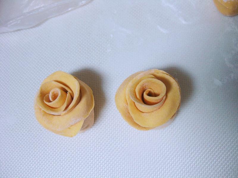 美貌如花--南瓜玫瑰卷的做法 步骤11