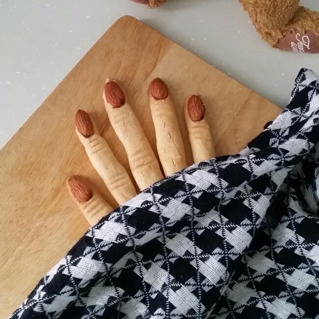 萬聖節女巫手指餅干的做法 步骤1