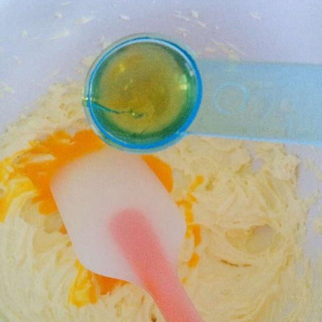 酸奶芝士蛋糕∼帶裱花的做法 步骤4