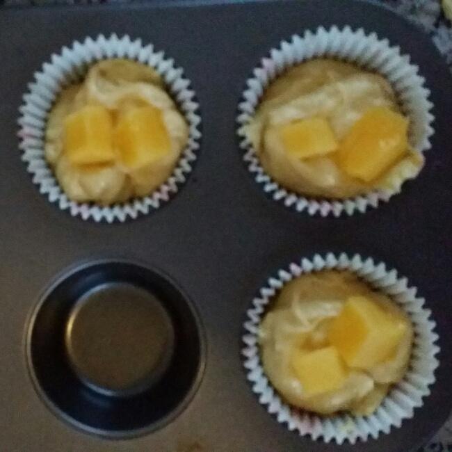 芒果酸奶杯子蛋糕的做法 步骤8
