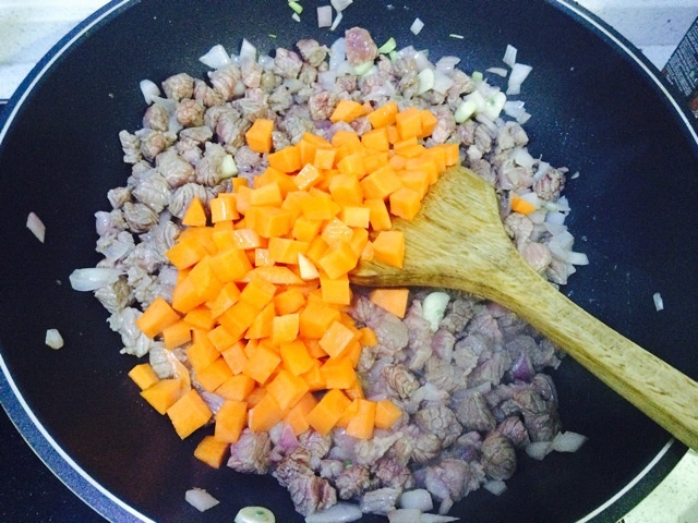 咖喱土豆牛肉的做法 步骤7