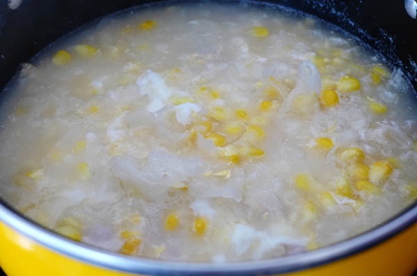 玉米銀耳雞蛋湯的做法 步骤7
