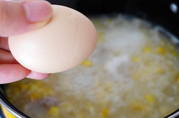 玉米銀耳雞蛋湯的做法 步骤6