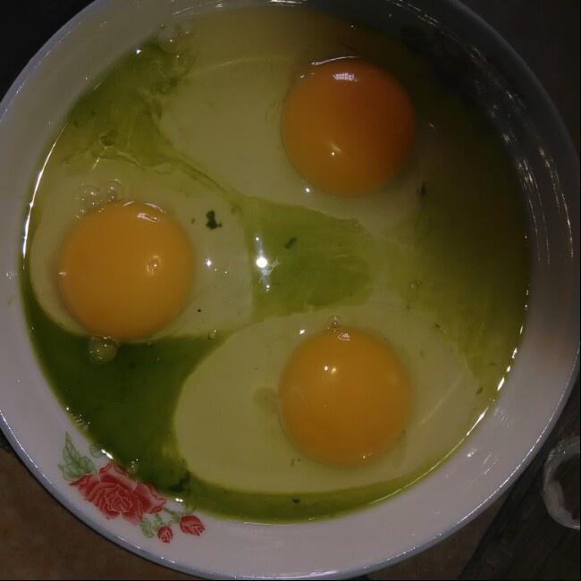 菠菜汁蒸雞蛋的做法 步骤2