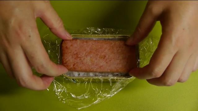 Spam Sushi Masubi 午餐肉甜蛋壽司 by やゲ、 妄想ヲюфク!的做法 步骤8