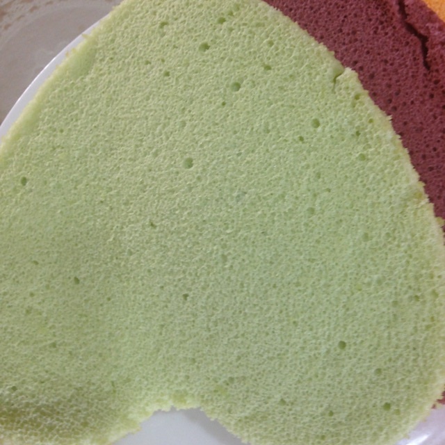 戚風版彩虹蛋糕的做法 步骤8