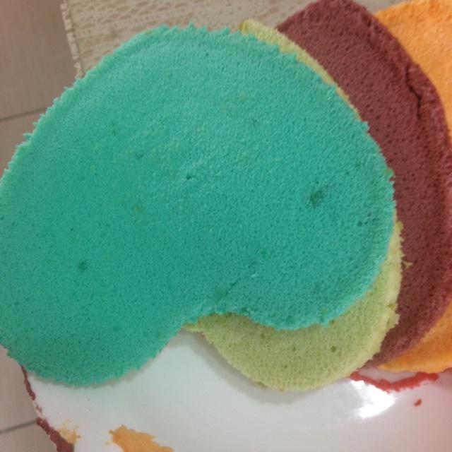 戚風版彩虹蛋糕的做法 步骤11