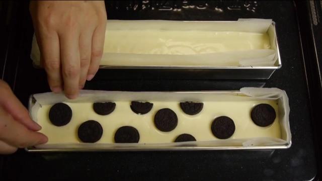 Baked Oreo Cottage Cheese Cake 奧利奧干酪起司蛋糕 by やゲ、 妄想ヲюфク!的做法 步骤9