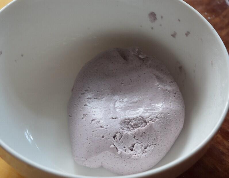 自制紫米粉玫瑰醬湯圓的做法 步骤2