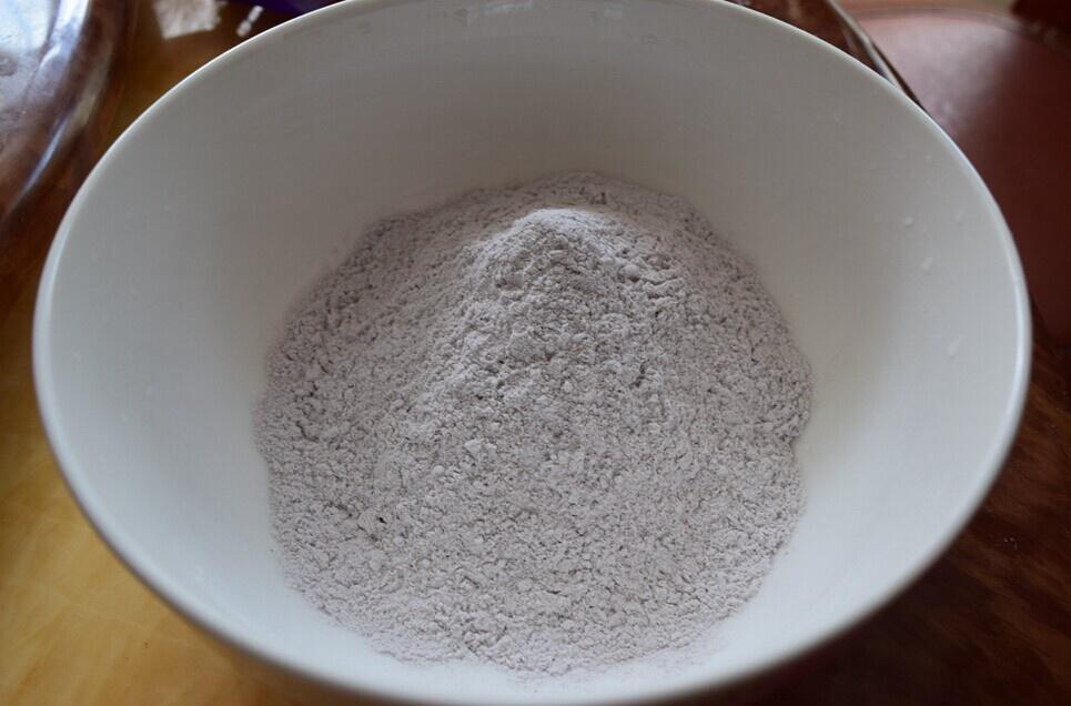 自制紫米粉玫瑰醬湯圓的做法 步骤1