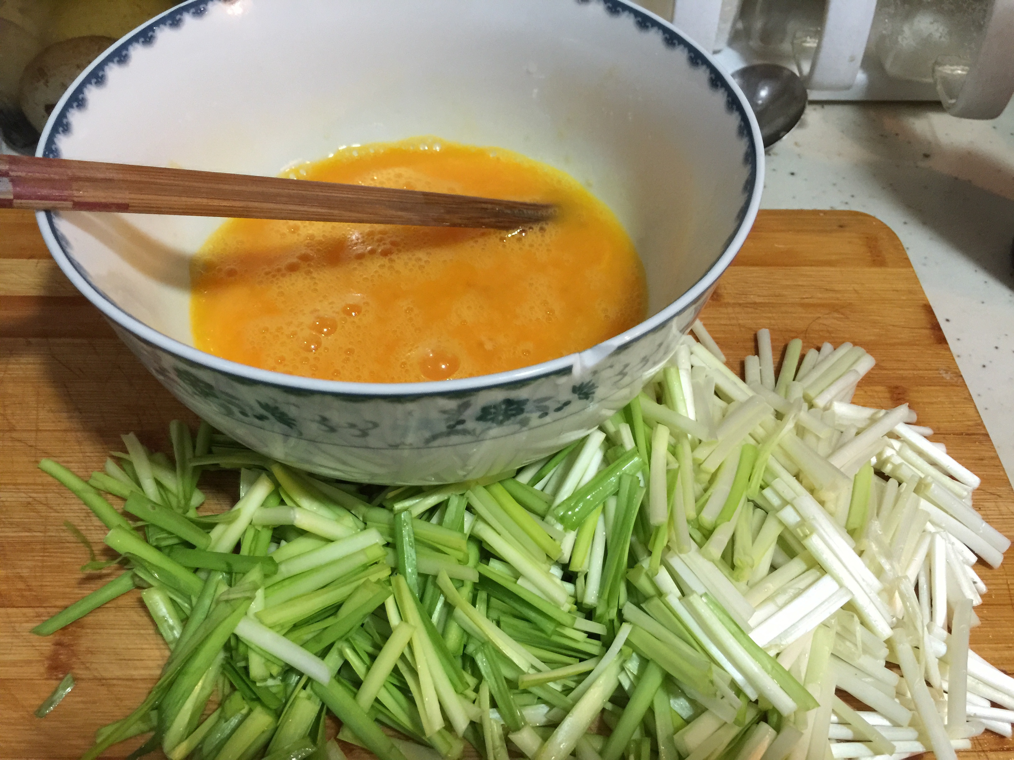 老丁的私房菜－韭黃炒雞蛋的做法 步骤1