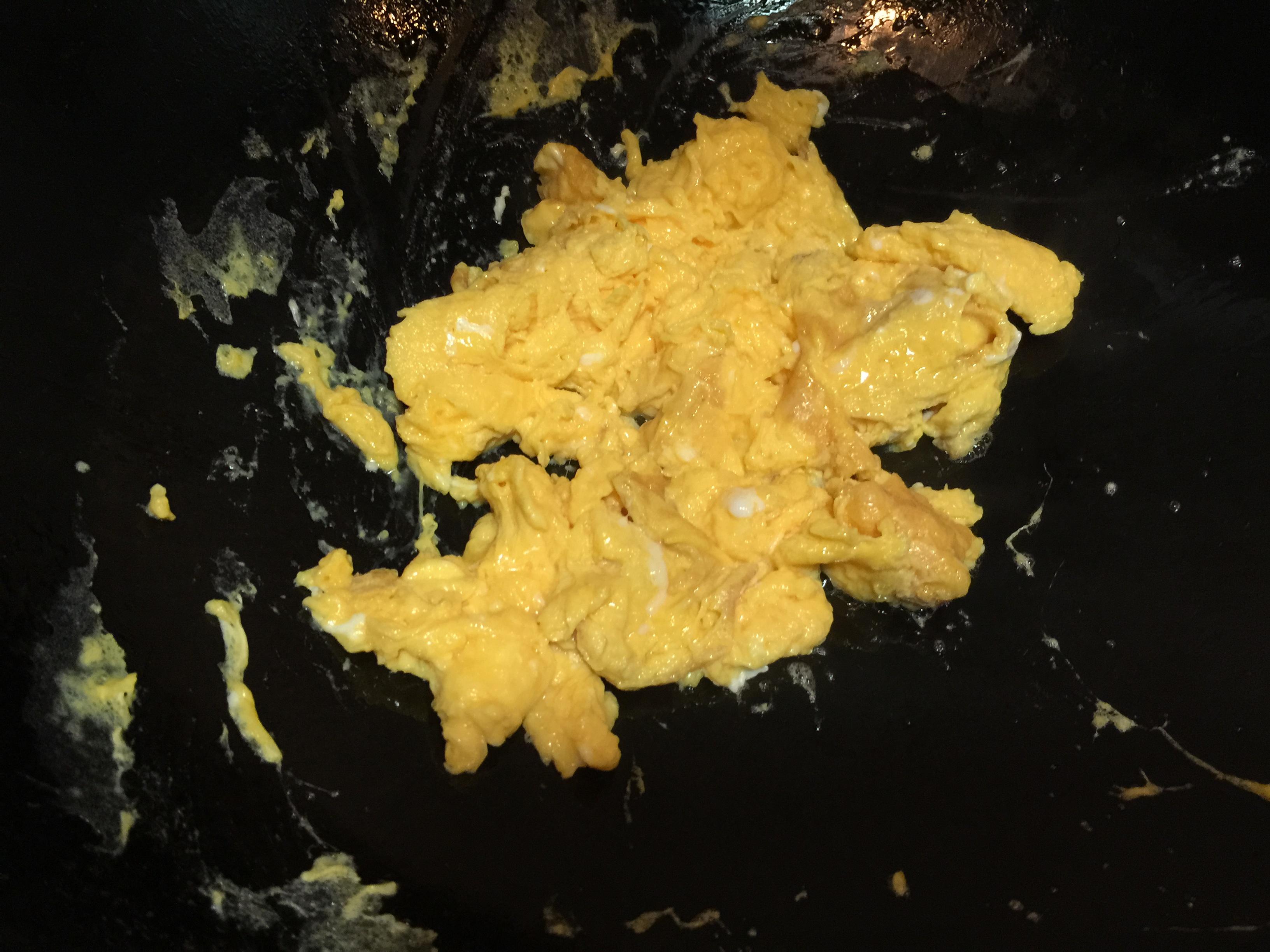 老丁的私房菜－韭黃炒雞蛋的做法 步骤2