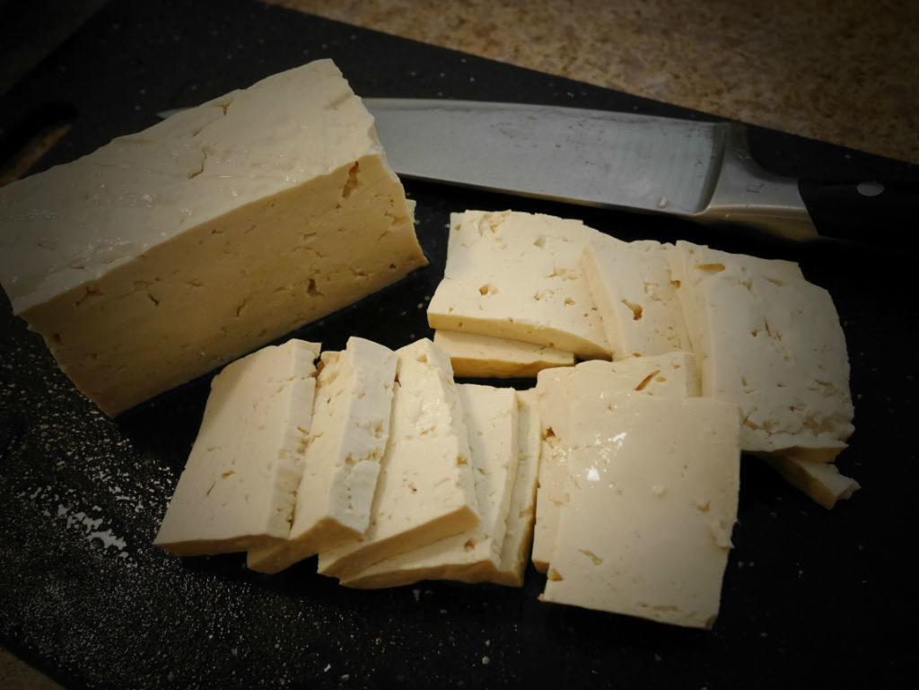 什錦菌菇臘肉燴老豆腐的做法 步骤1