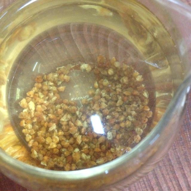 自制秋冬養顏蜂蜜苦蕎茶的做法 步骤2