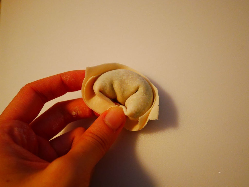 薺菜鮮肉香菇餛飩的做法 步骤6