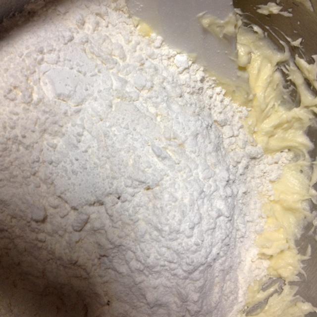 奶油奶酪蛋白曲奇∼奶味十足好味道的做法 步骤2