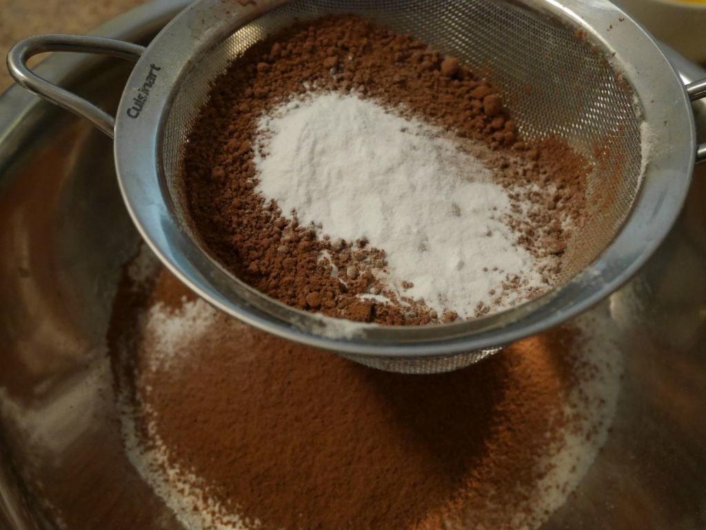 巧克力咖啡奶油蛋糕的做法 步骤1