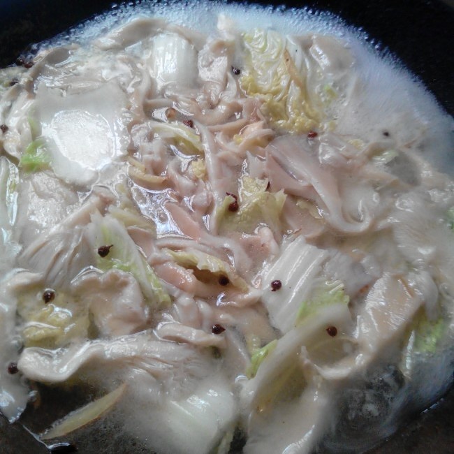 蘑菇白菜肉片湯的做法 步骤4