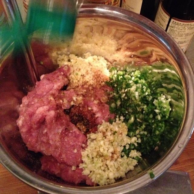 木耳薺菜肉水餃的做法 步骤2