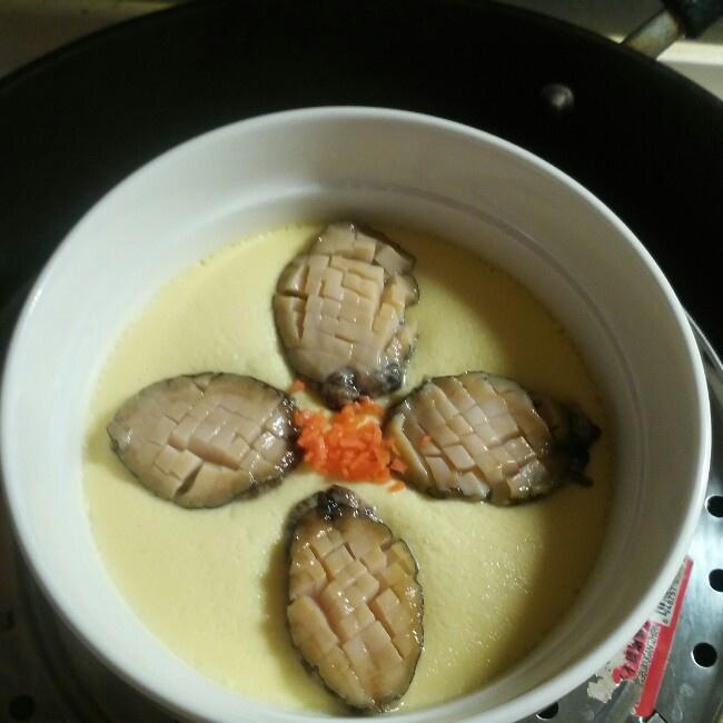 蔥香鮑魚蒸蛋的做法 步骤4