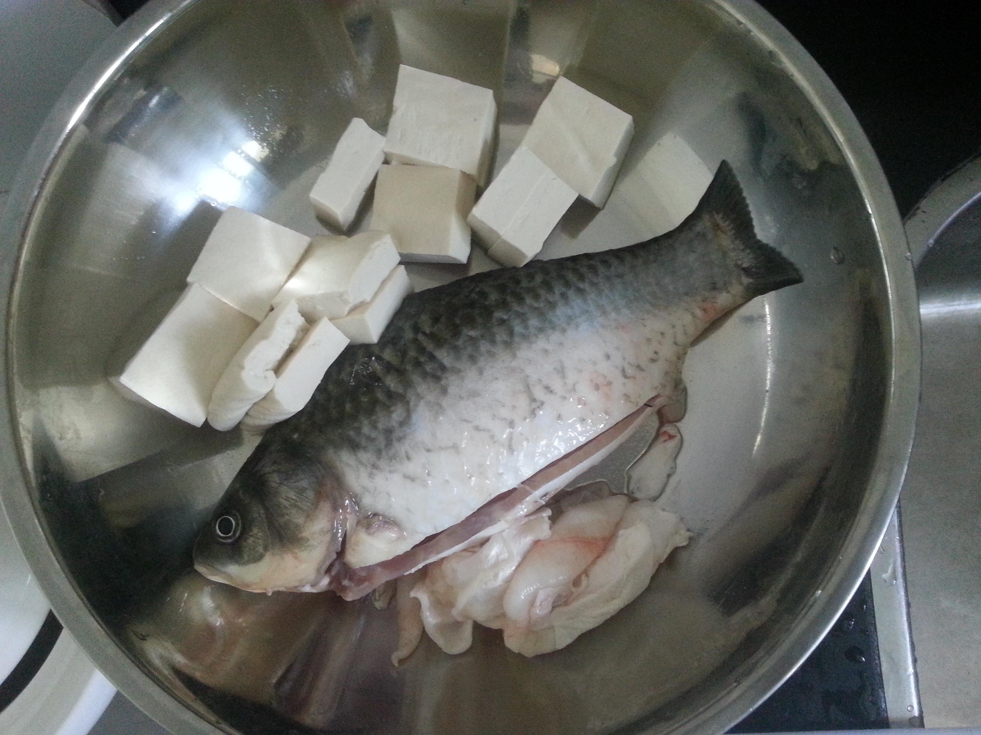 鯽魚豆腐湯的做法 步骤1