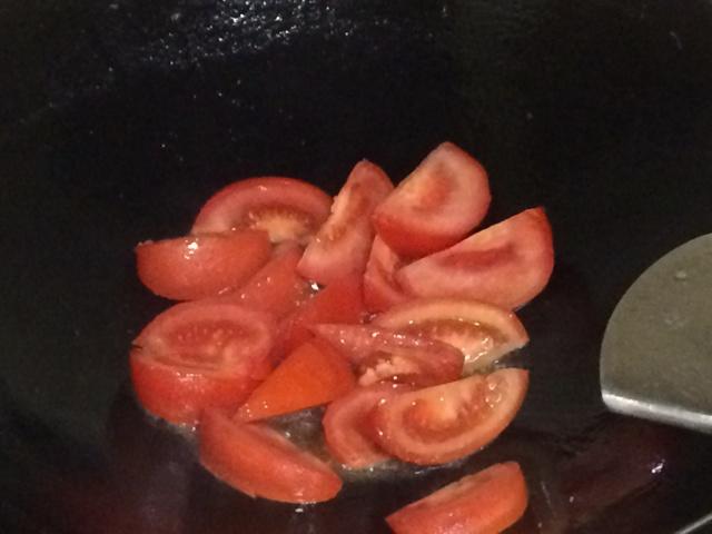 番茄蛋花湯的做法 步骤2