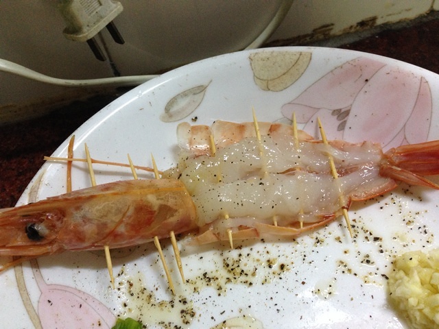 香草芝士蒜香大蝦的做法 步骤2