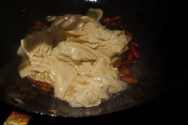 家常菜之香炒豆腐衣的做法 步骤3