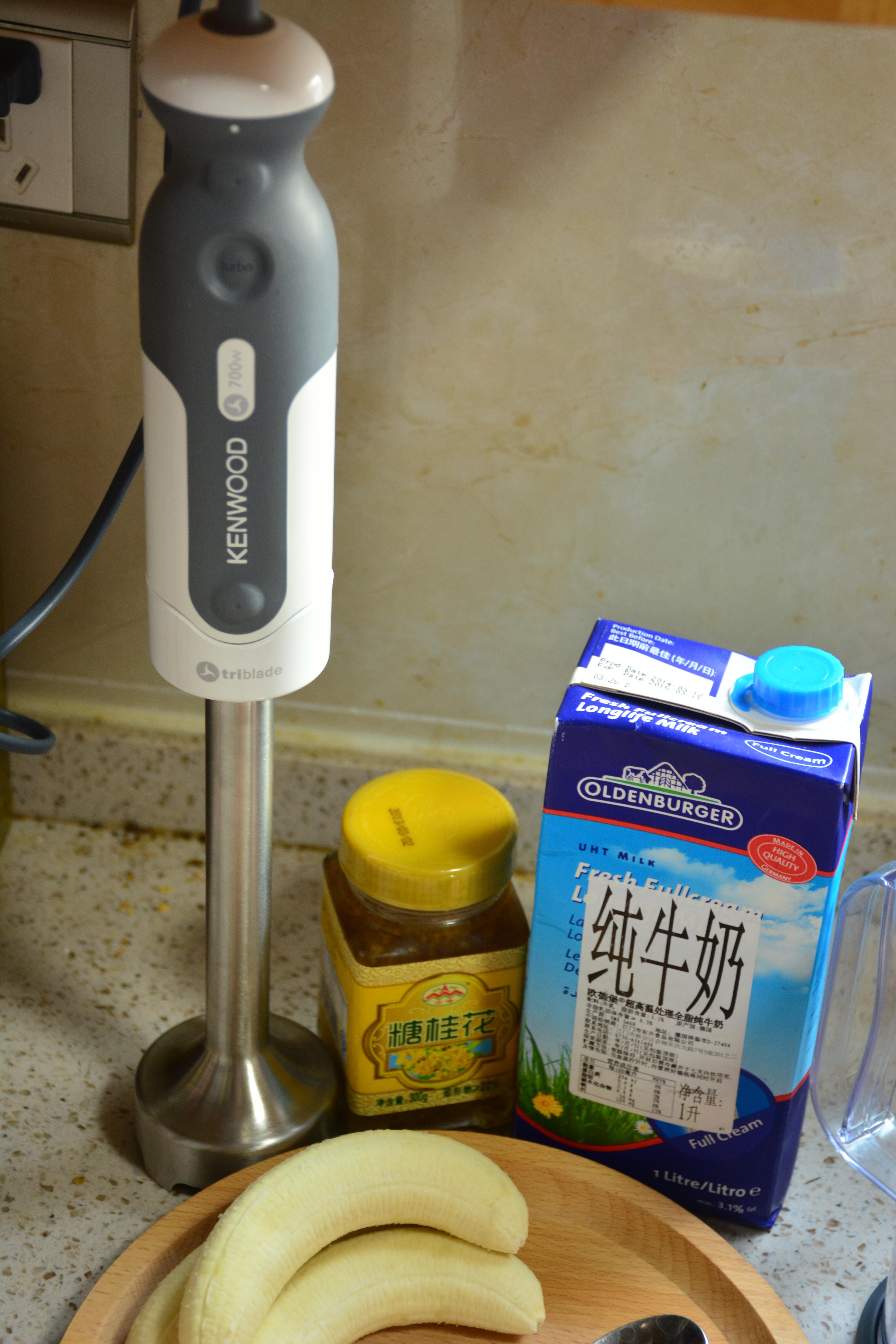 桂花香蕉乳（凱伍德710手持料理機）的做法 步骤1