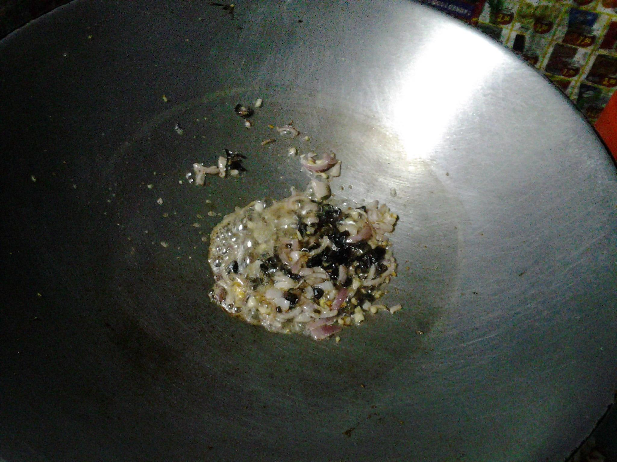黑醬油炒飯的做法 步骤5