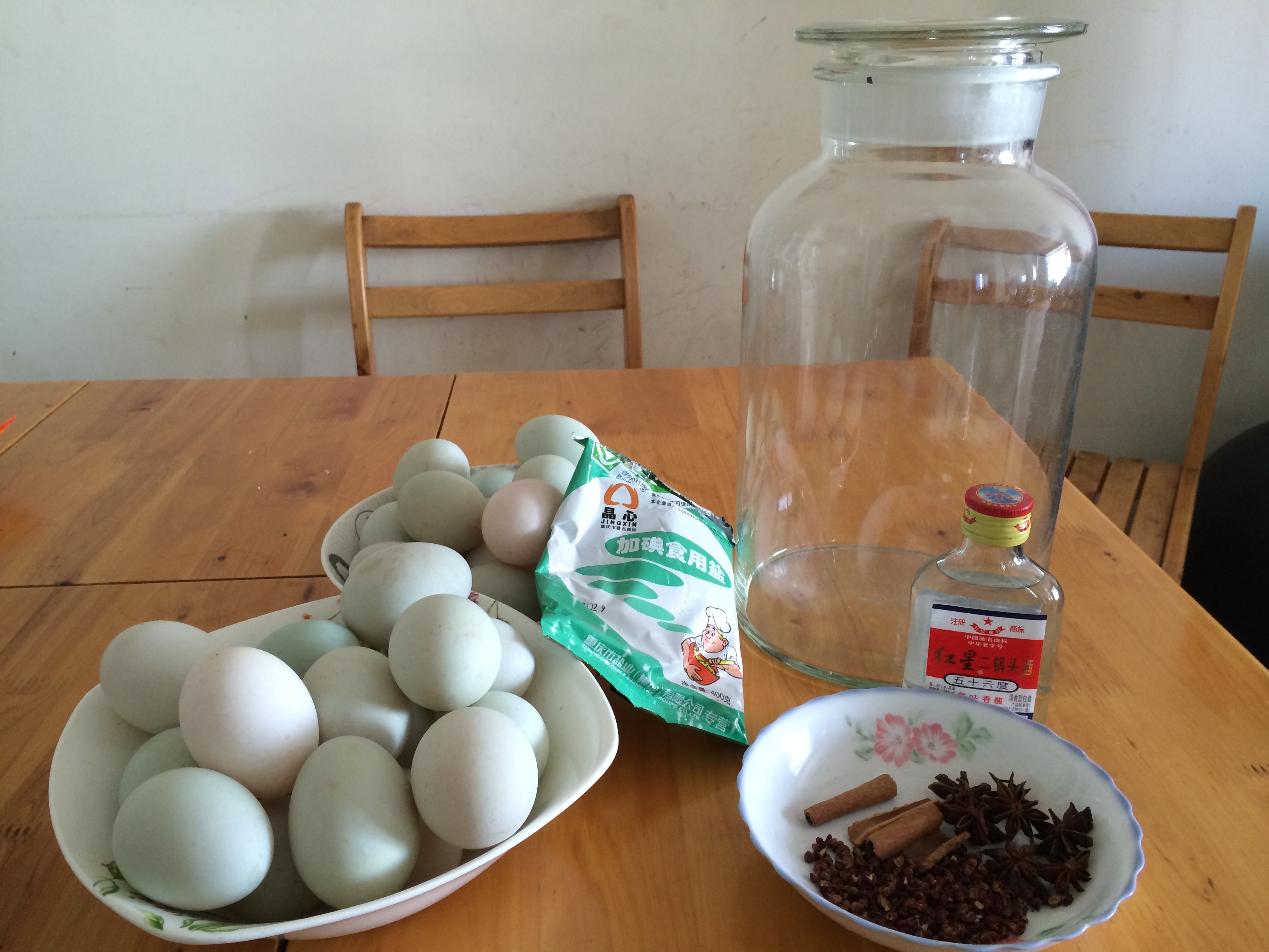 老丁的私房菜－家常版腌咸鴨蛋的做法 步骤1
