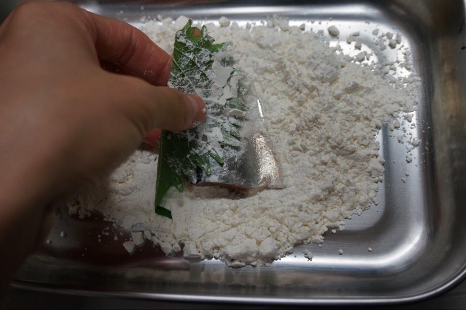 日式煎秋刀魚的做法 步骤4