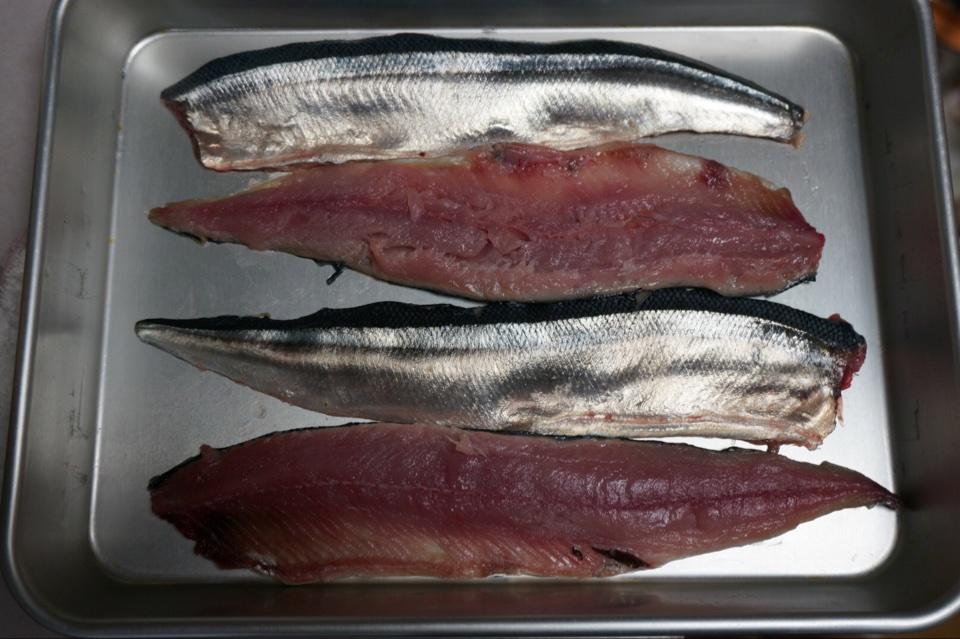 日式烤秋刀魚的做法 步骤2