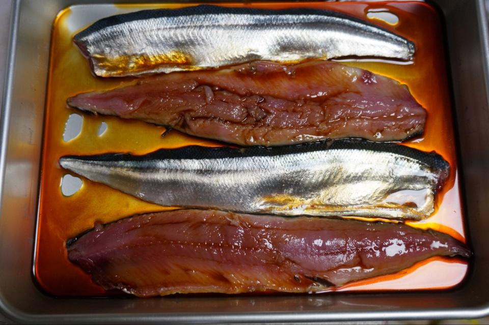 日式烤秋刀魚的做法 步骤3