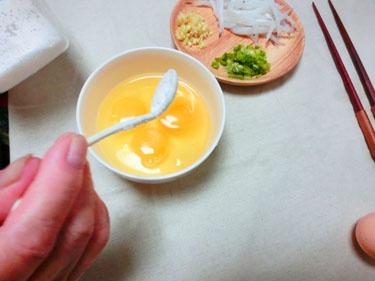 銀魚燜蛋-快手菜的做法 步骤2