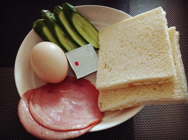 #快手早餐#雞蛋火腿奶酪三明治的做法 步骤1