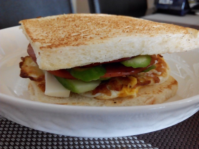 #快手早餐#雞蛋火腿奶酪三明治的做法 步骤3