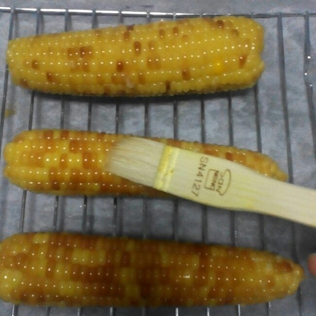 烤玉米的做法 步骤4