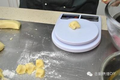 念廚烘焙DIY-蛋黃酥的做法 步骤16