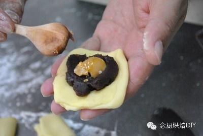 念廚烘焙DIY-蛋黃酥的做法 步骤29