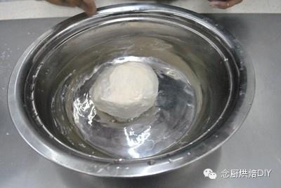 念廚烘焙DIY-神秘的水洗面團-超筋道超細軟面包㊙的做法 步骤4