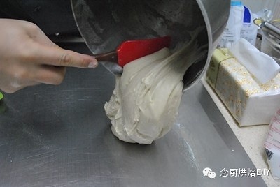 念廚烘焙DIY-神秘的水洗面團-超筋道超細軟面包㊙的做法 步骤18