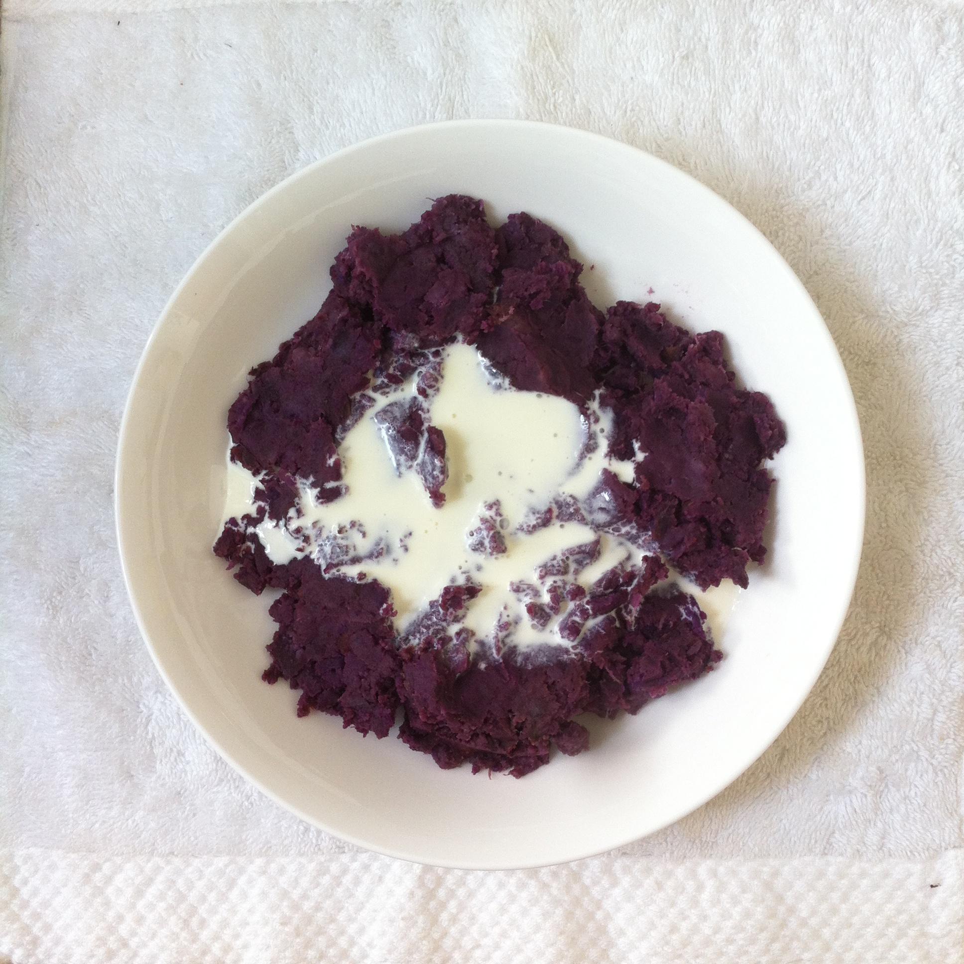 香煎黑芝麻紫薯餅的做法 步骤4