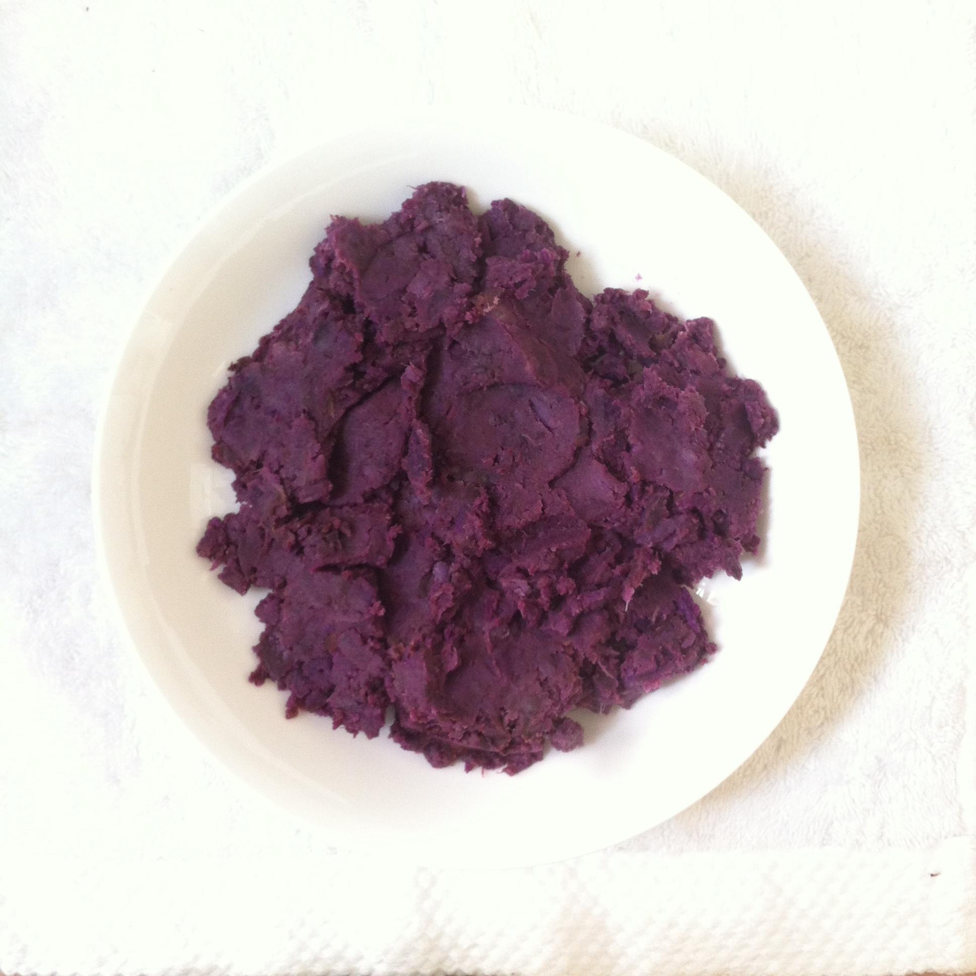 香煎黑芝麻紫薯餅的做法 步骤3