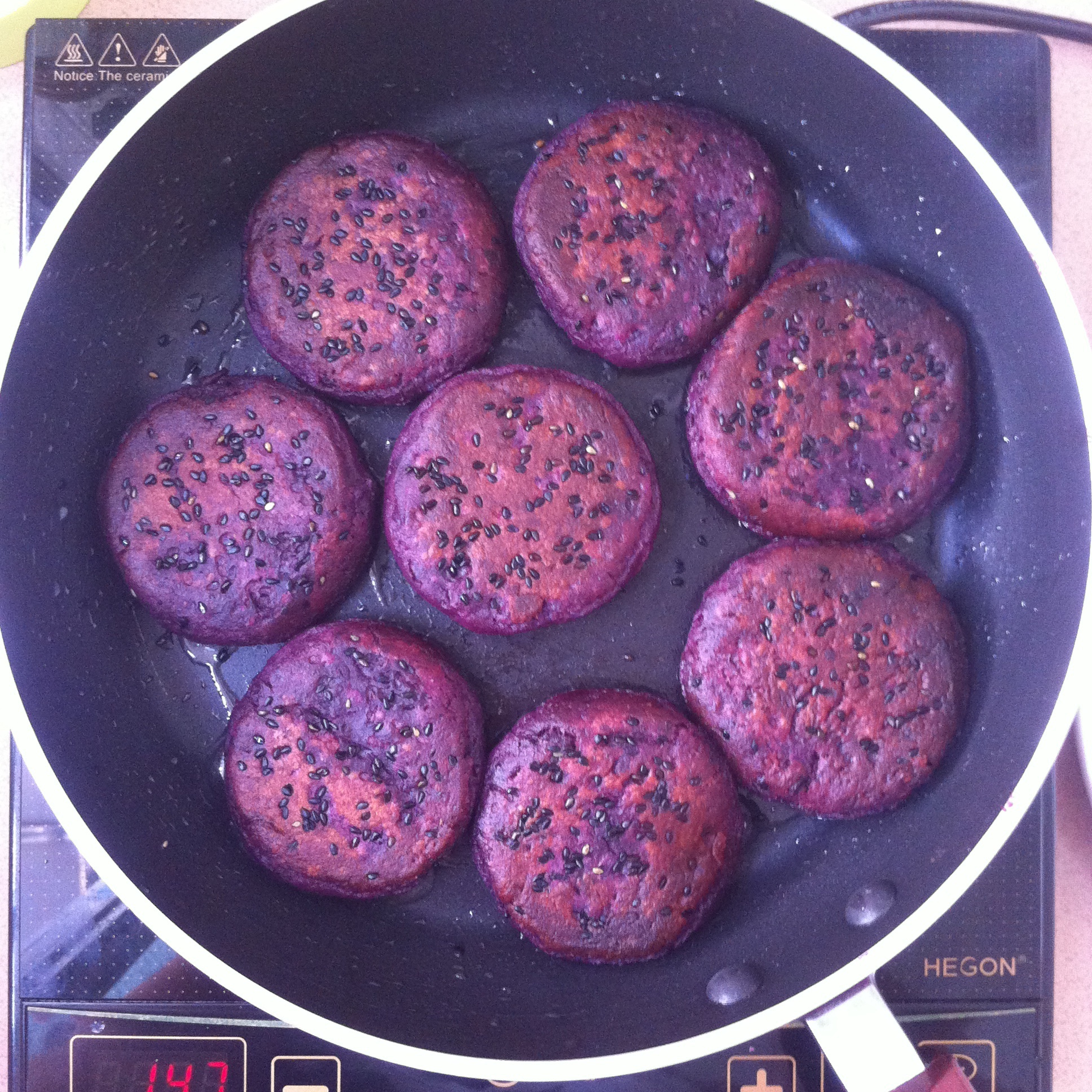 香煎黑芝麻紫薯餅的做法 步骤8