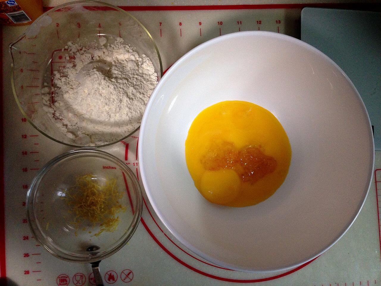 柚子茶戚風蛋糕的做法 步骤1
