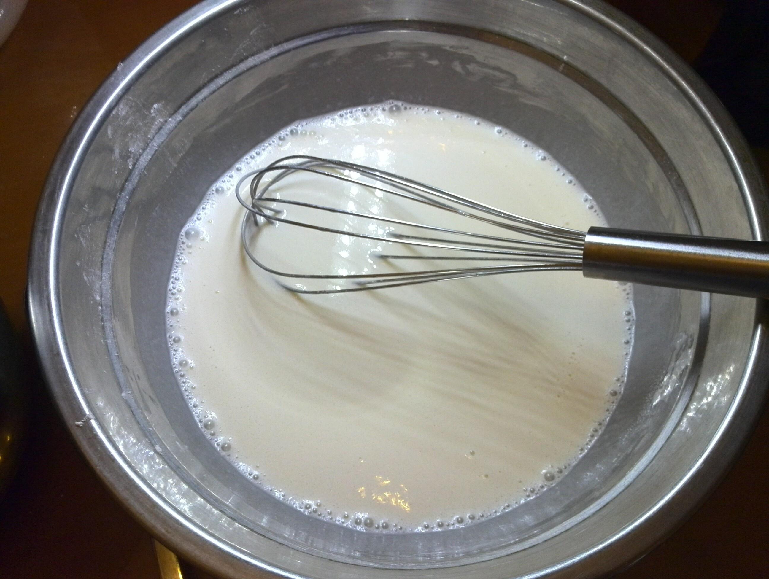 練奶椰香蛋糕卷的做法 步骤2