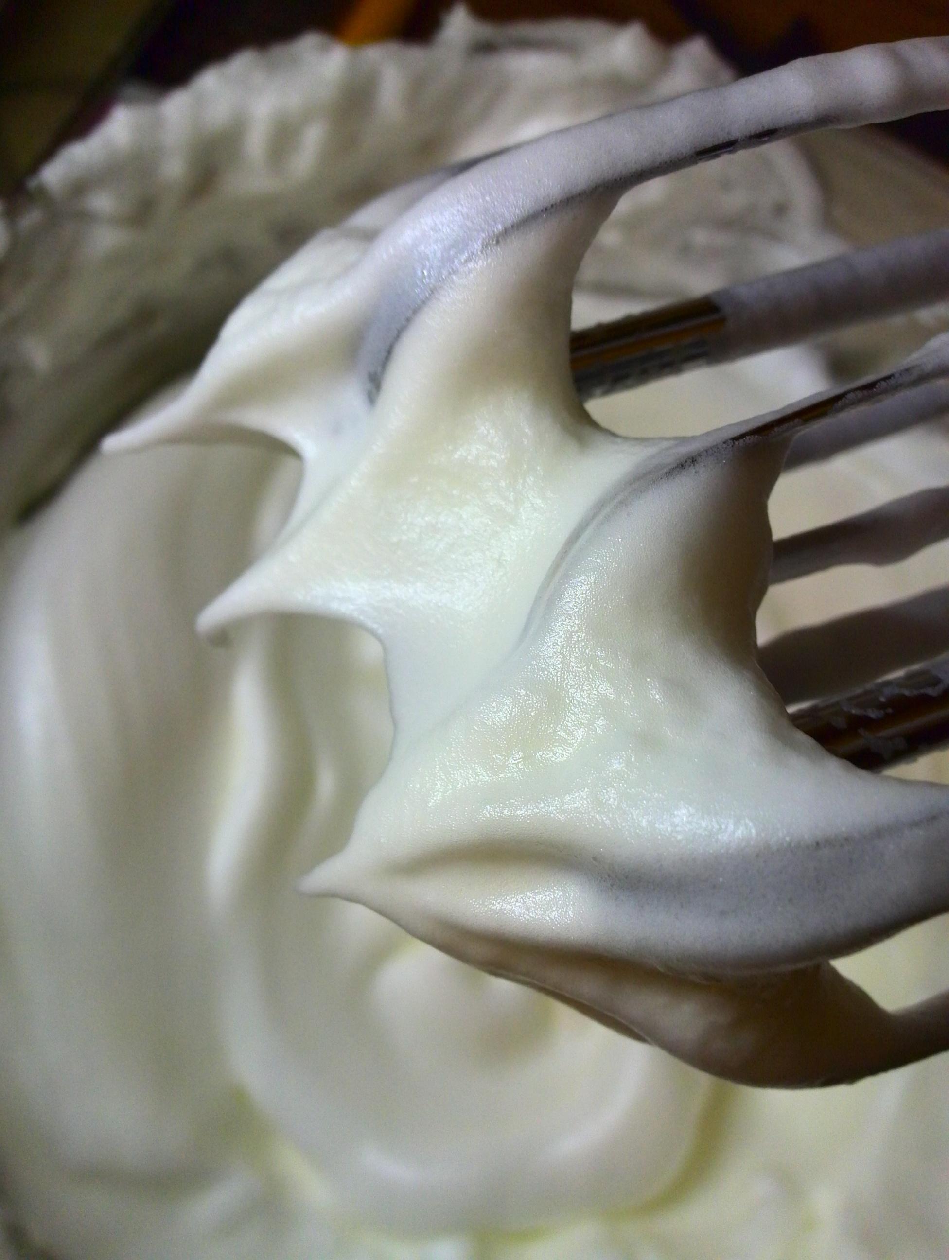 練奶椰香蛋糕卷的做法 步骤7